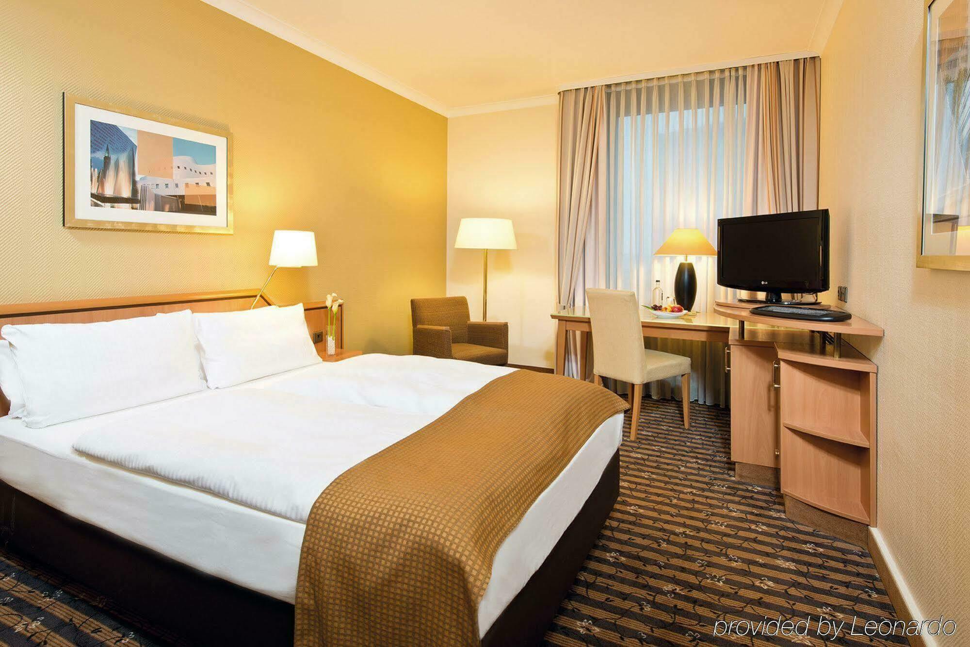 Hotel Leonardo Royal Königsallee 4*